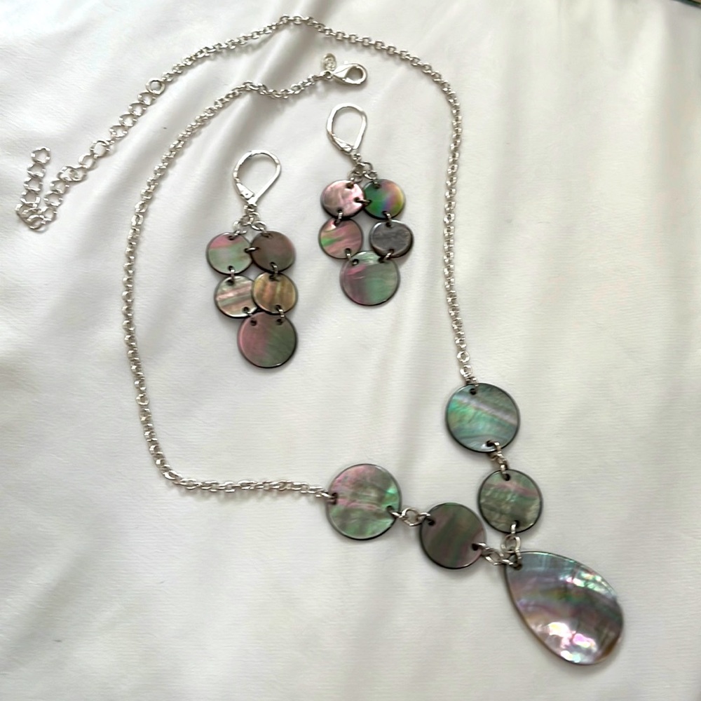 Beautiful Premier Designs Necklace & Earrings Set! ‘Tahiti’ with Mother of Pearl